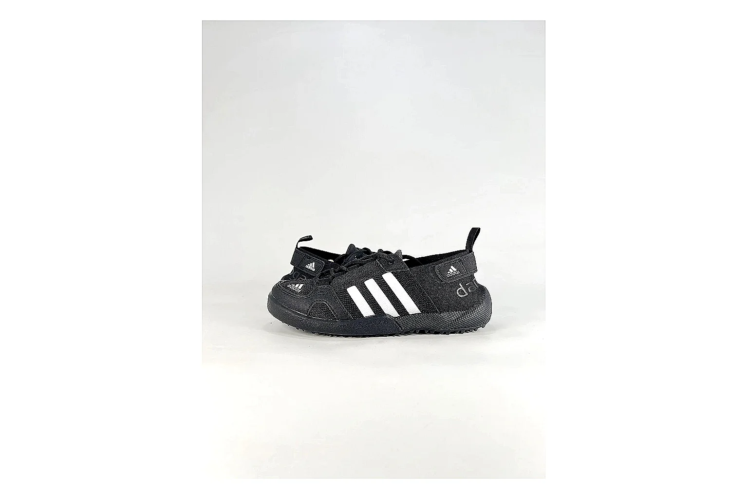 Adidas Originals Daroga Black White Sneakers QC photo reference showing black white low-top sneakers with mesh texture, side-profile shape, upper panel lines, and outsole detail