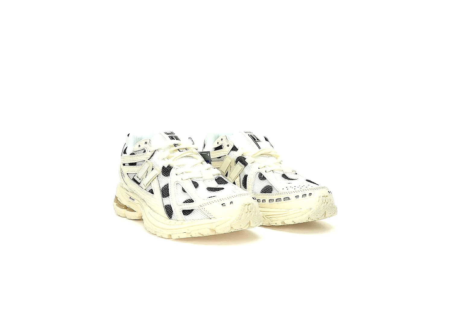 Kako QC Lab inspection photos for Asics Cream Black Gel Runner Sneaker thumbnail 4