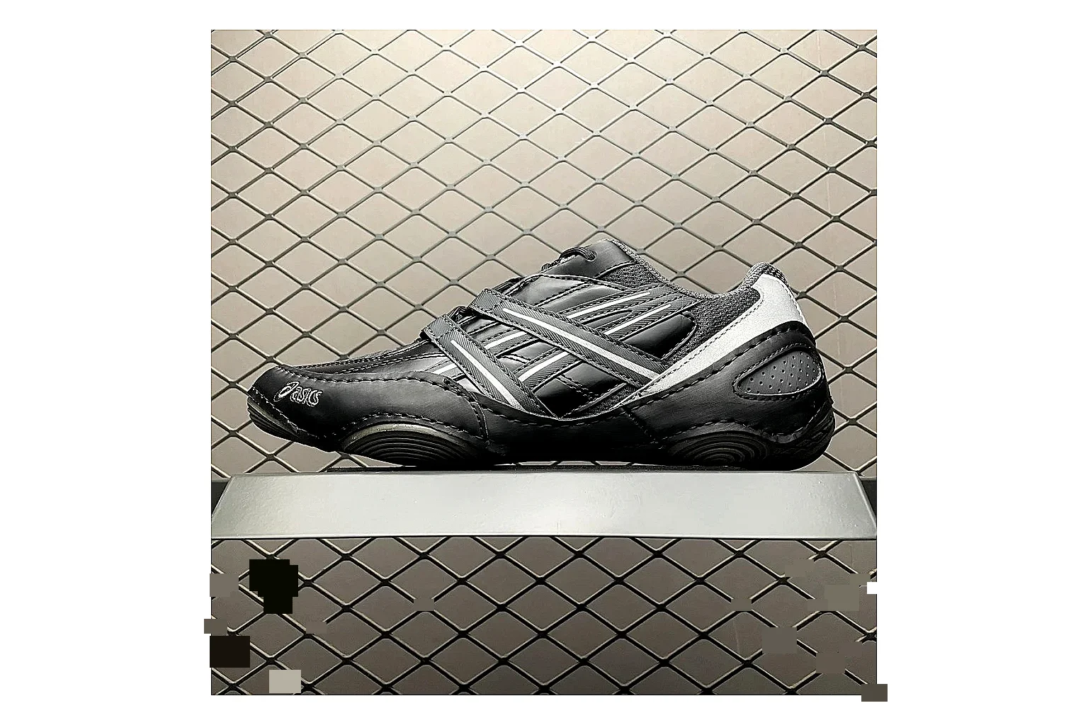 Asics Gel-Kahana Black Silver QC photo showing black silver gel-kahana trail runner with mixed upper and trail shape