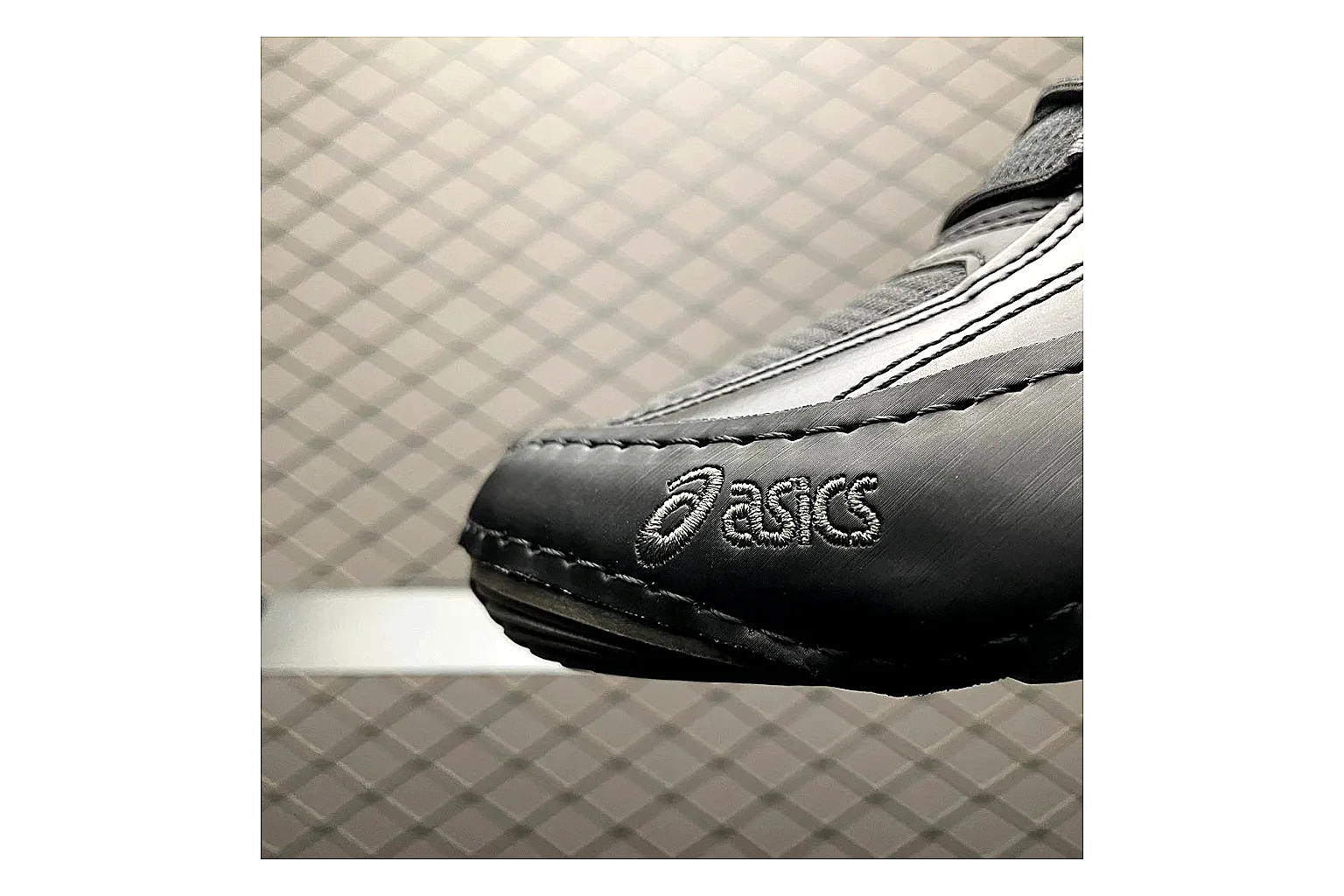 Asics Gel-Kahana Black Silver QC photo showing black silver gel-kahana trail runner with mixed upper and trail shape thumbnail 4