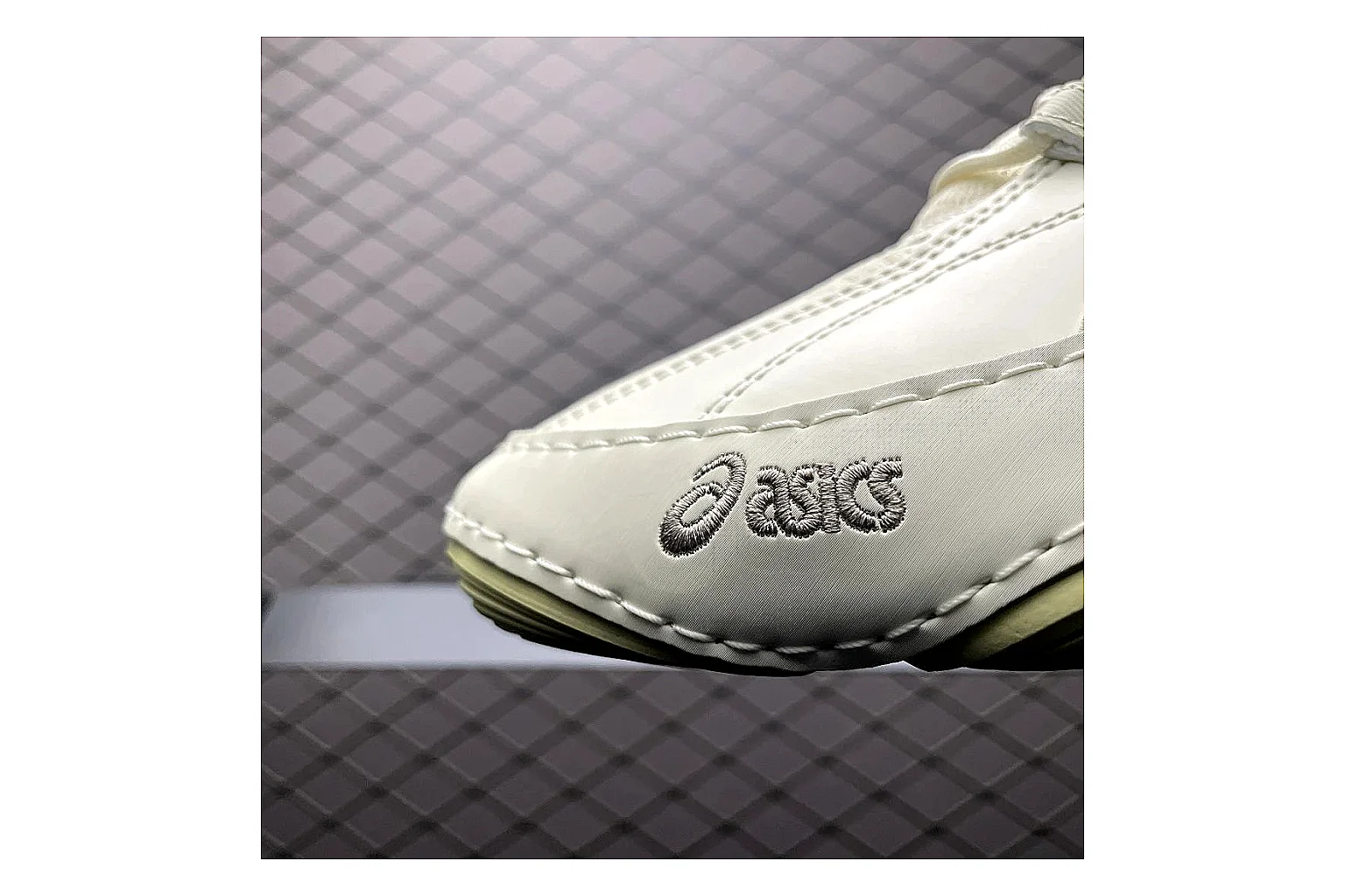 Asics Gel-Kahana Cream Silver QC photo showing silver cream gel-kahana trail runner with mixed upper and trail shape thumbnail 4