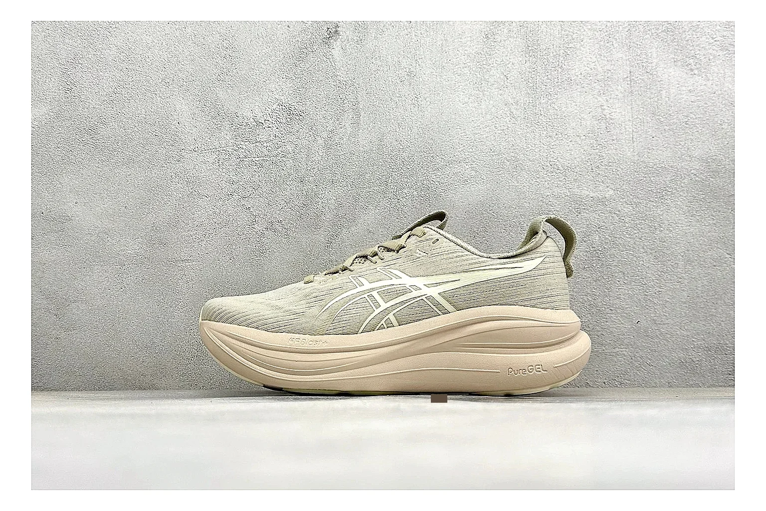 Asics Gel-Nimbus cream mesh runner QC inspection image
