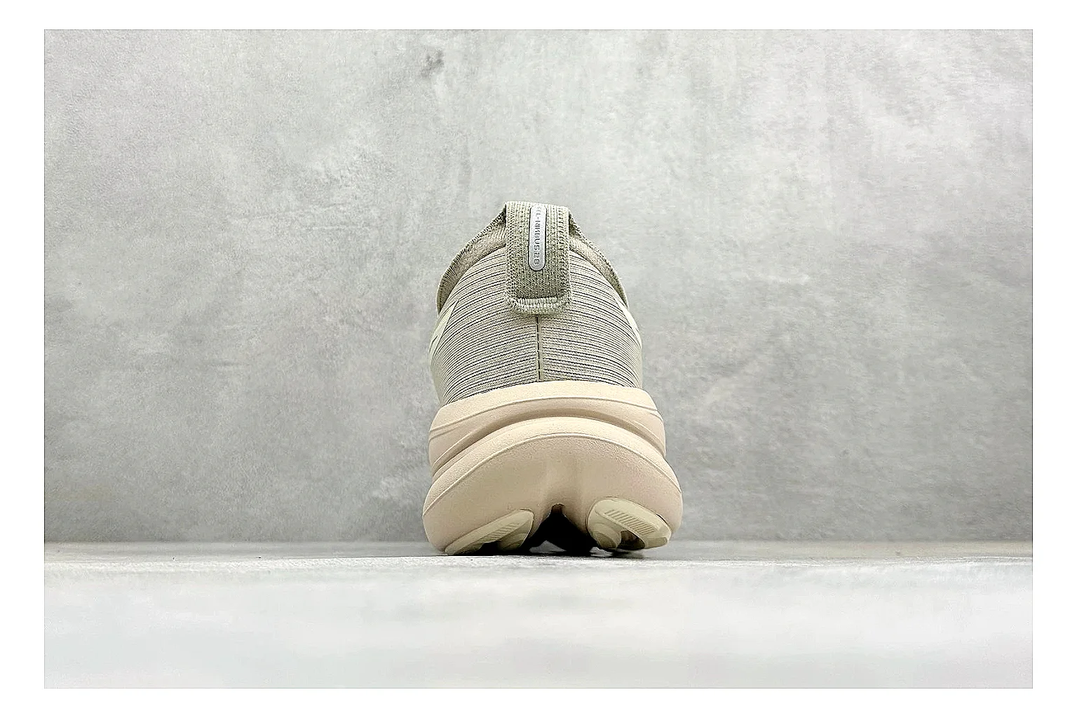 Asics Gel-Nimbus cream mesh runner QC inspection image thumbnail 2