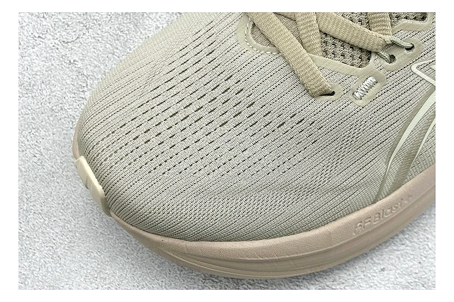 Asics Gel-Nimbus cream mesh runner QC inspection image thumbnail 4