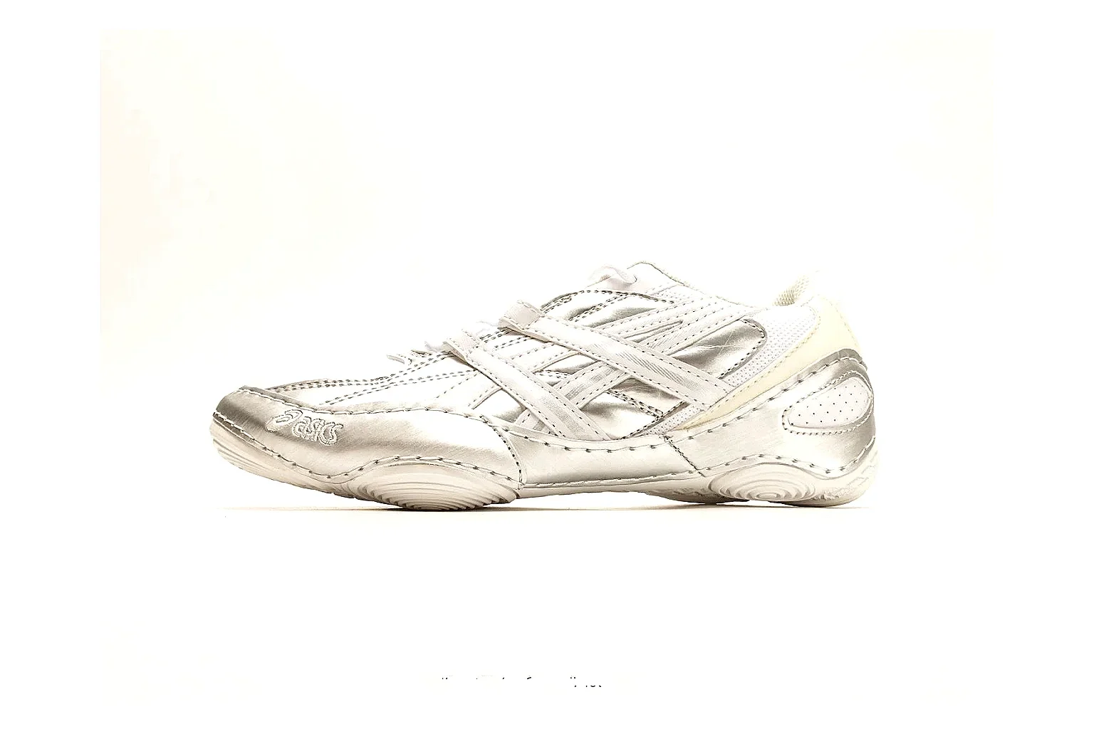 Asics Gel Runner Cream QC reference photo showing cream mesh-leather runner upper, layered Asics panels, retro running shape, and cushioned sole