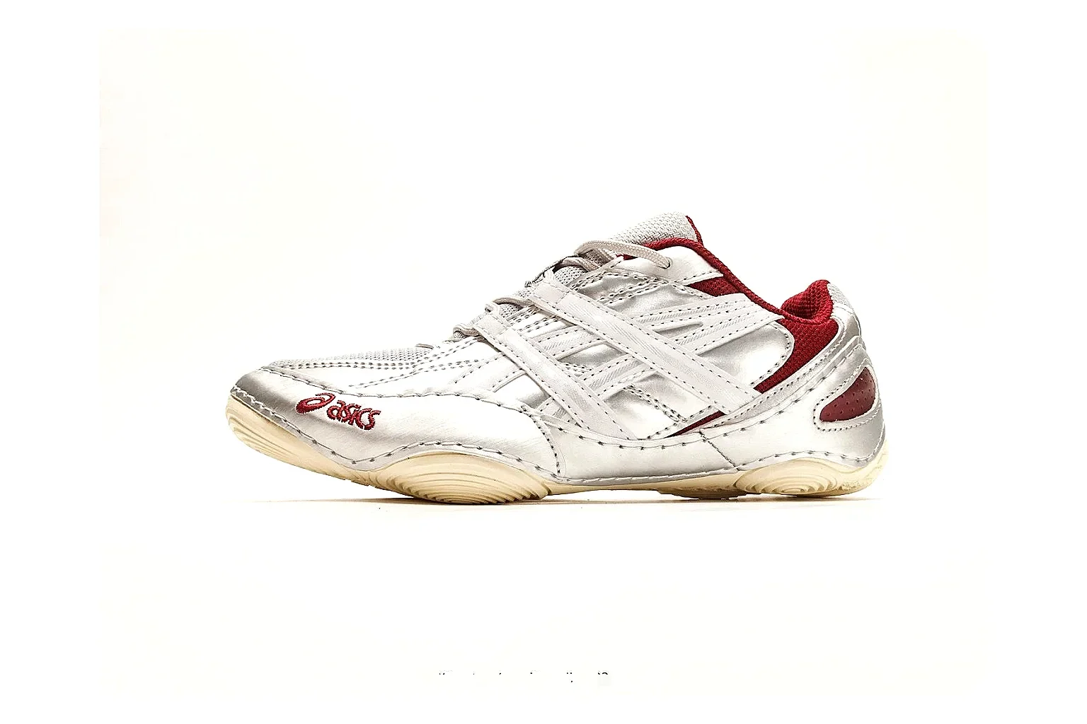 Asics Gel Runner White Red QC reference photo showing white mesh-leather runner upper, red Asics accents, retro gel-runner shape, and cushioned sole