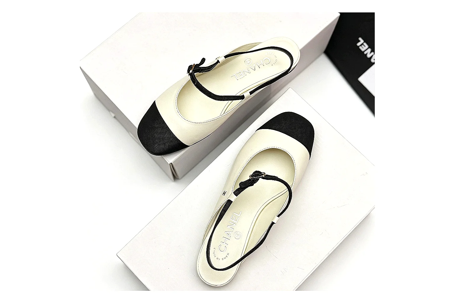kakoqclab.com Chanel Cap Toe Flat Cream Black QC photo checklist six-photo gallery thumbnail 3