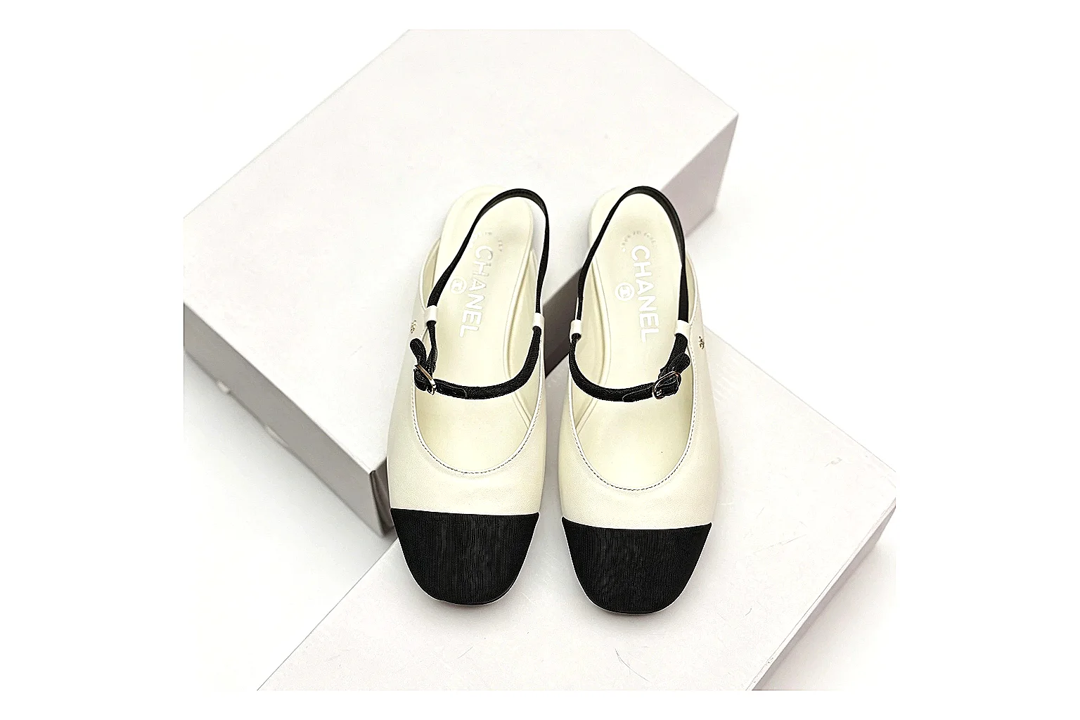 kakoqclab.com Chanel Cap Toe Flat Cream Black QC photo checklist six-photo gallery thumbnail 4