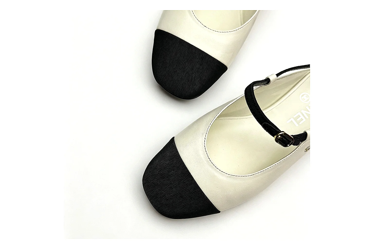 kakoqclab.com Chanel Cap Toe Flat Cream Black QC photo checklist six-photo gallery thumbnail 6