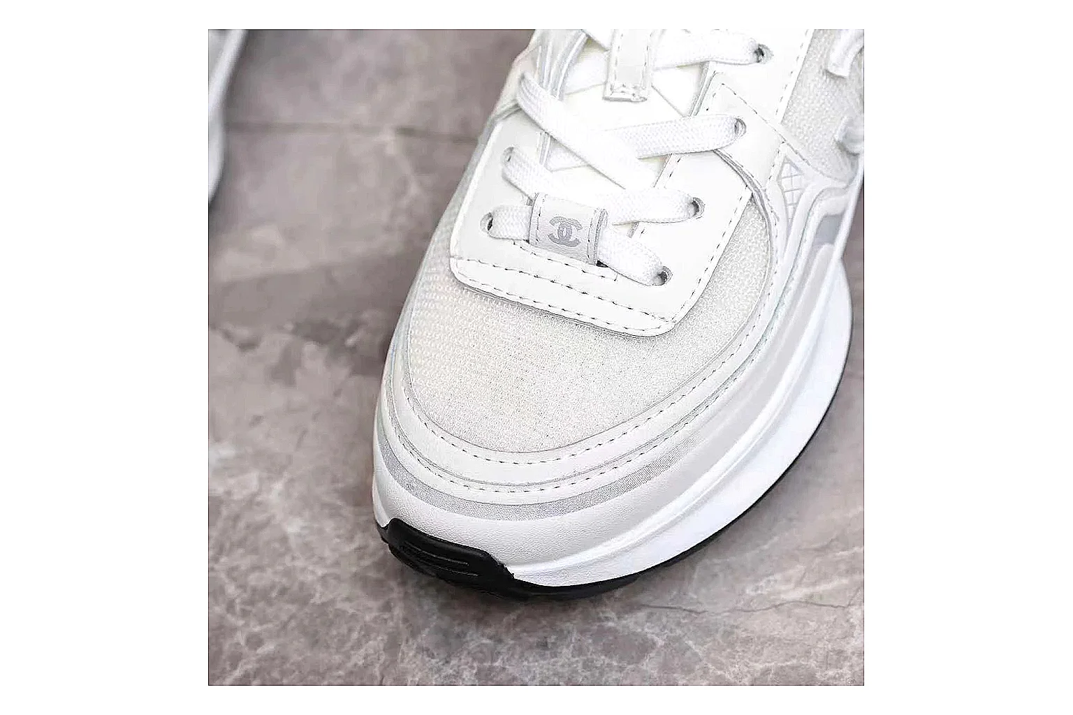 kakoqclab.com Chanel White Platform CC Runner 1059 White runner product image thumbnail 4