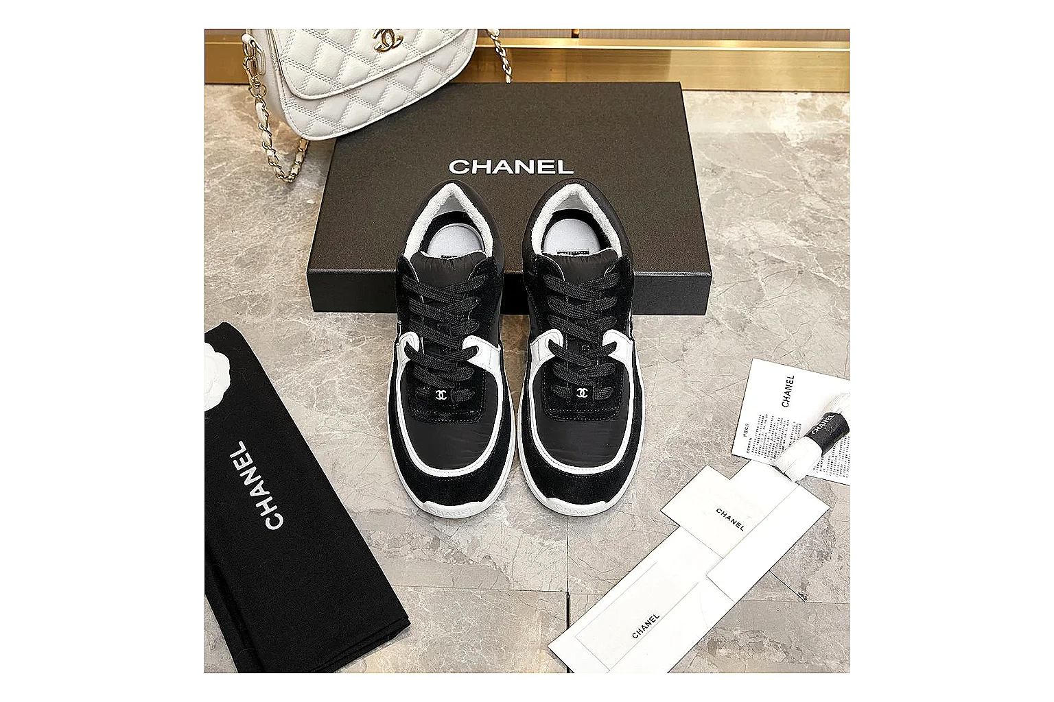 kakoqclab.com Chanel Black White CC Runner 2802 Black White runner product image thumbnail 4