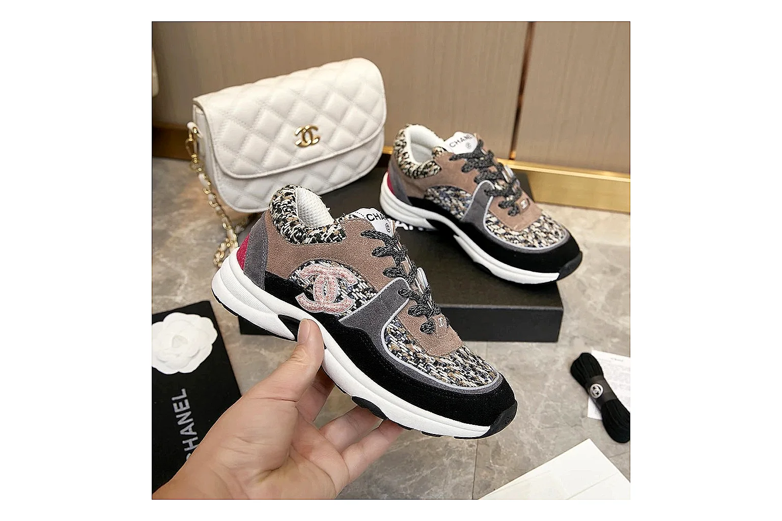 kakoqclab.com Chanel Grey Pink CC Runner 2853 Grey Pink runner product image thumbnail 3