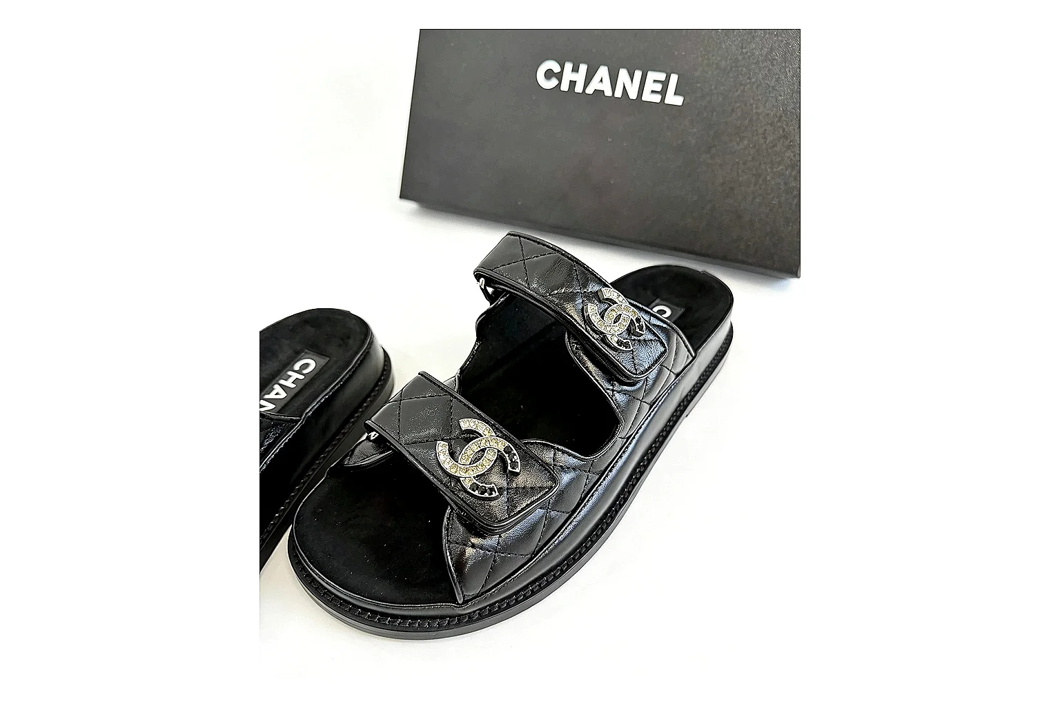 kakoqclab.com Chanel Logo Slide Black QC photo checklist six-photo gallery thumbnail 4