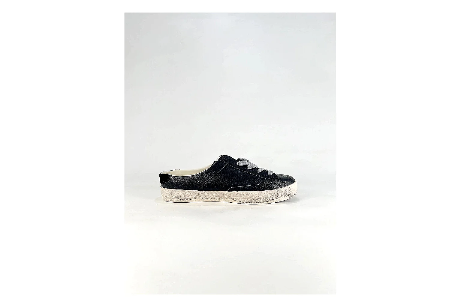 GGDB Super-Star Black White Sneakers QC photo reference showing black white distressed low-top sneakers with leather texture, side-profile shape, upper panel lines, and outsole detail thumbnail 3