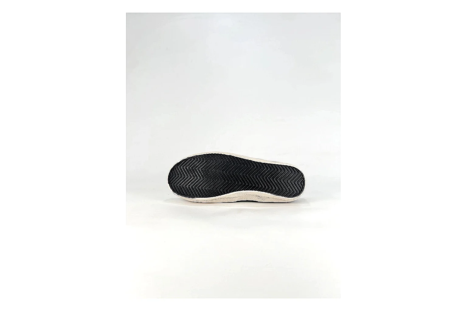 GGDB Super-Star Black White Sneakers QC photo reference showing black white distressed low-top sneakers with leather texture, side-profile shape, upper panel lines, and outsole detail thumbnail 4