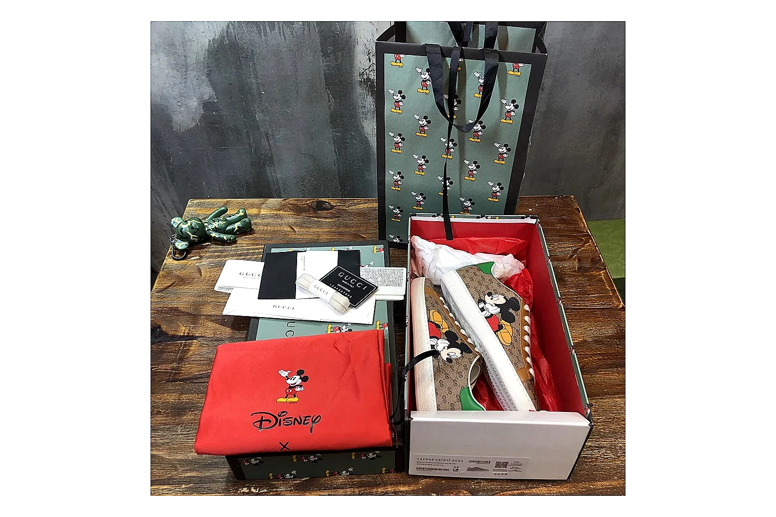 kakoqclab.com Gucci Ace Brown White QC photo checklist six-photo gallery thumbnail 5