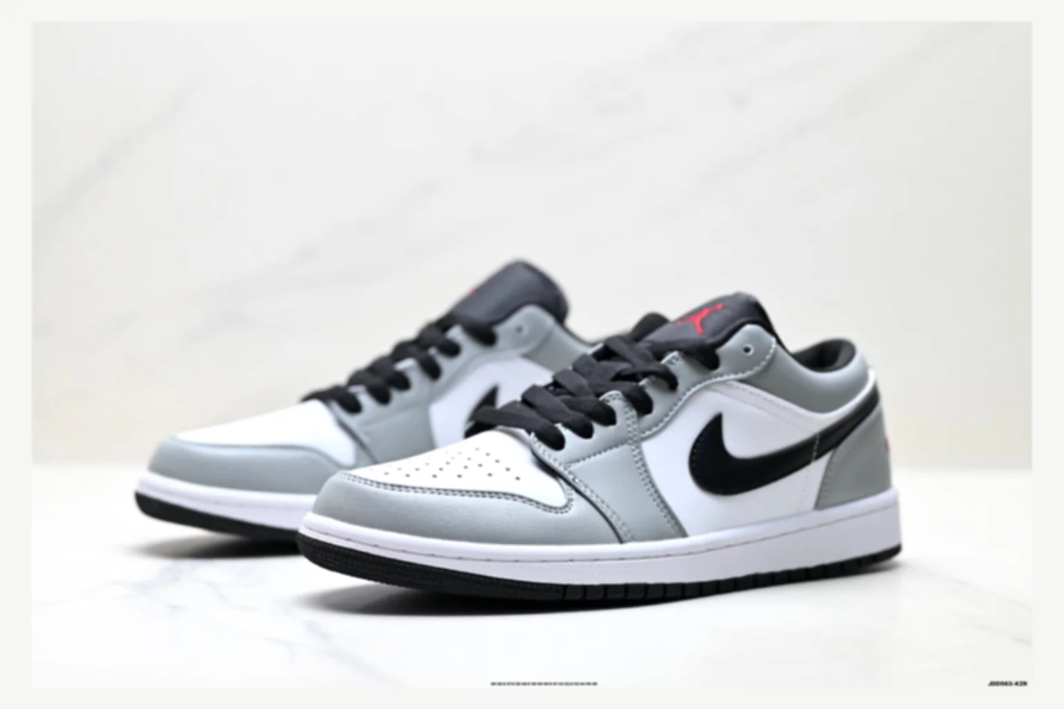 Jordan Air Jordan 1 Low Gray White QC photo reference SKU 1182167486 thumbnail 2