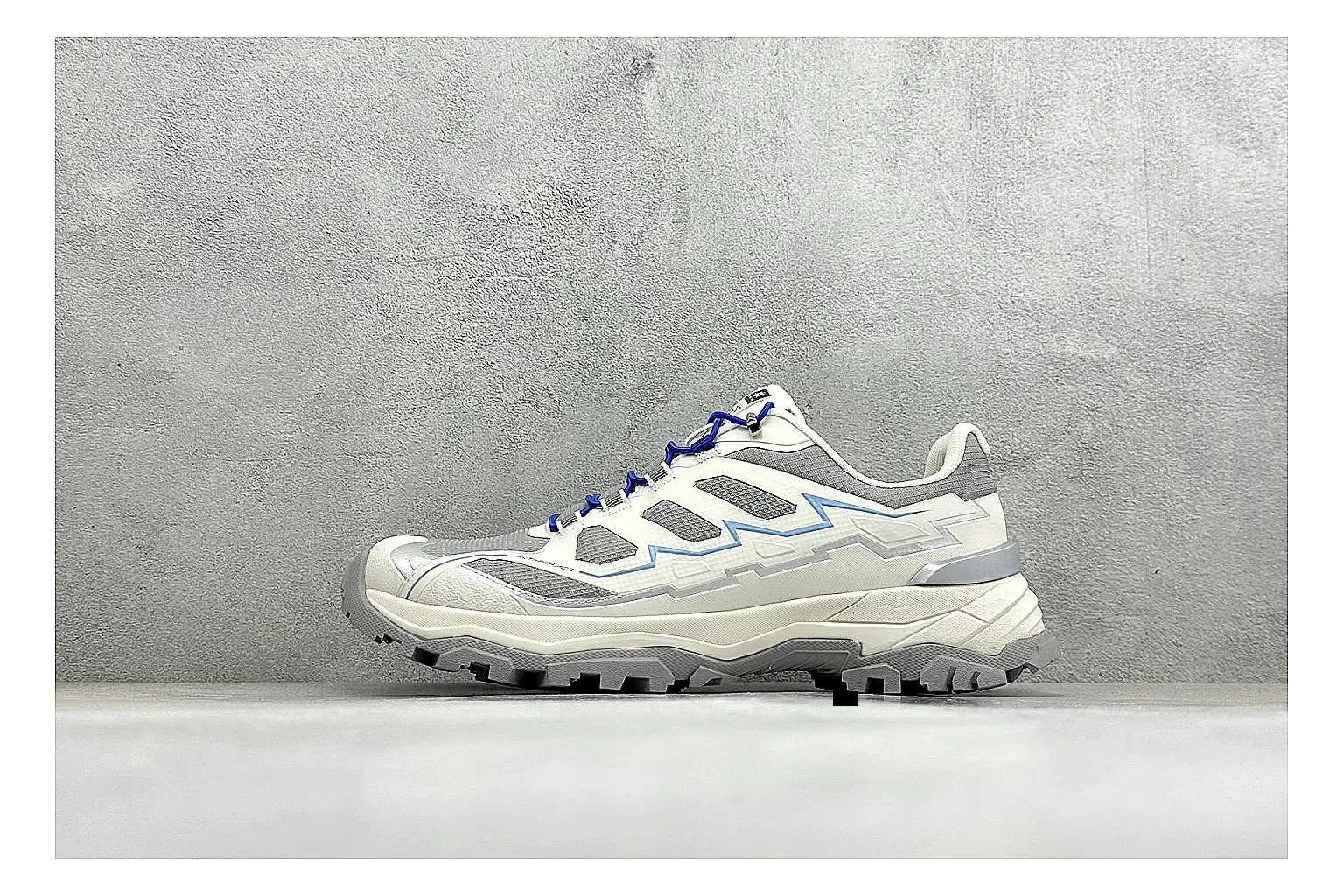 Kailas Fuga 5 White Blue QC reference photo showing white trail upper, blue accents, Vibram outsole, and protective technical running build