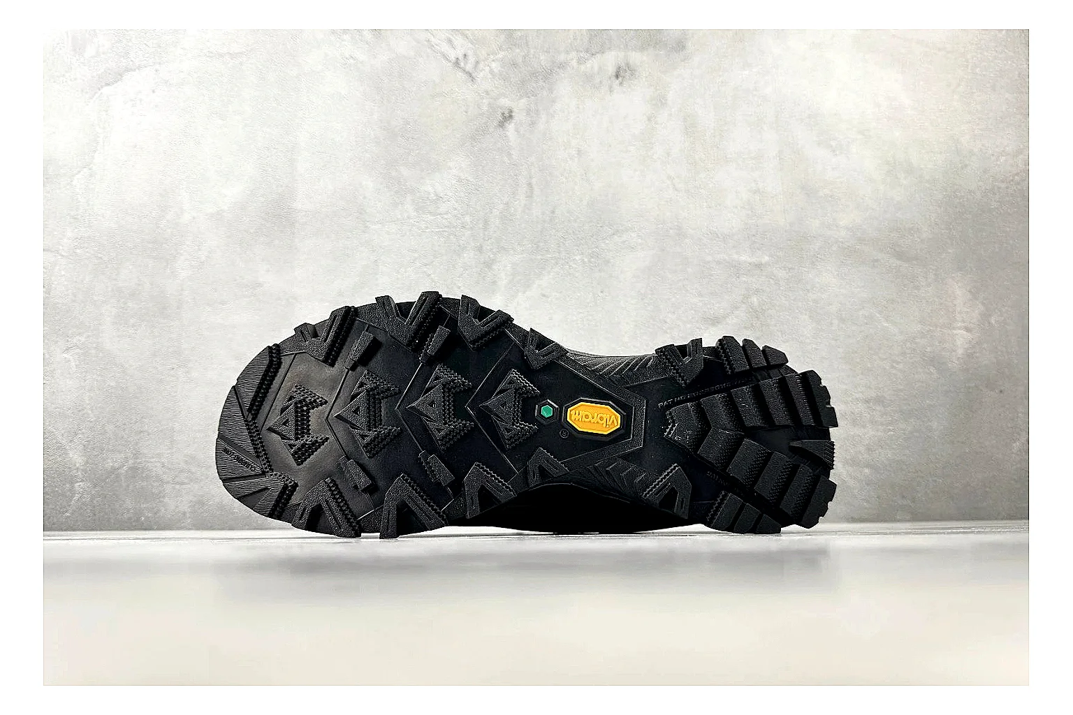 Kailas Fuga Black Vibram QC reference photo showing black trail upper, Vibram outsole, reinforced overlays, and rugged outdoor running shape thumbnail 3