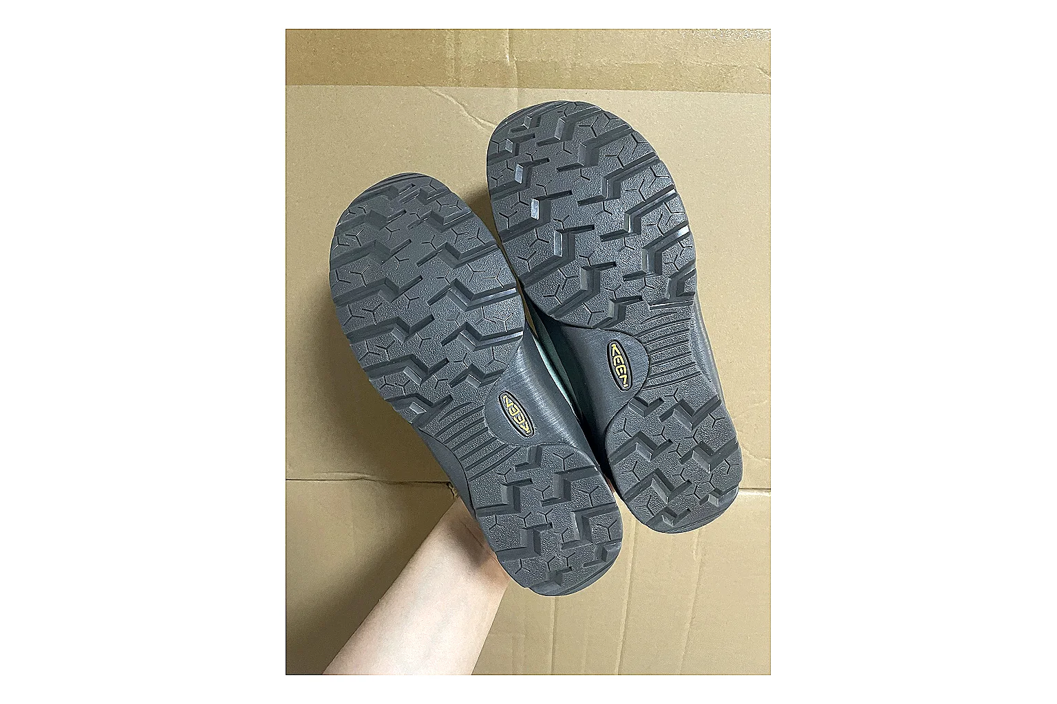 KEEN Jasper Runner Gray Blue QC reference photo showing gray mesh-suede runner upper, blue accents, outdoor-runner profile, and rugged casual sole thumbnail 4