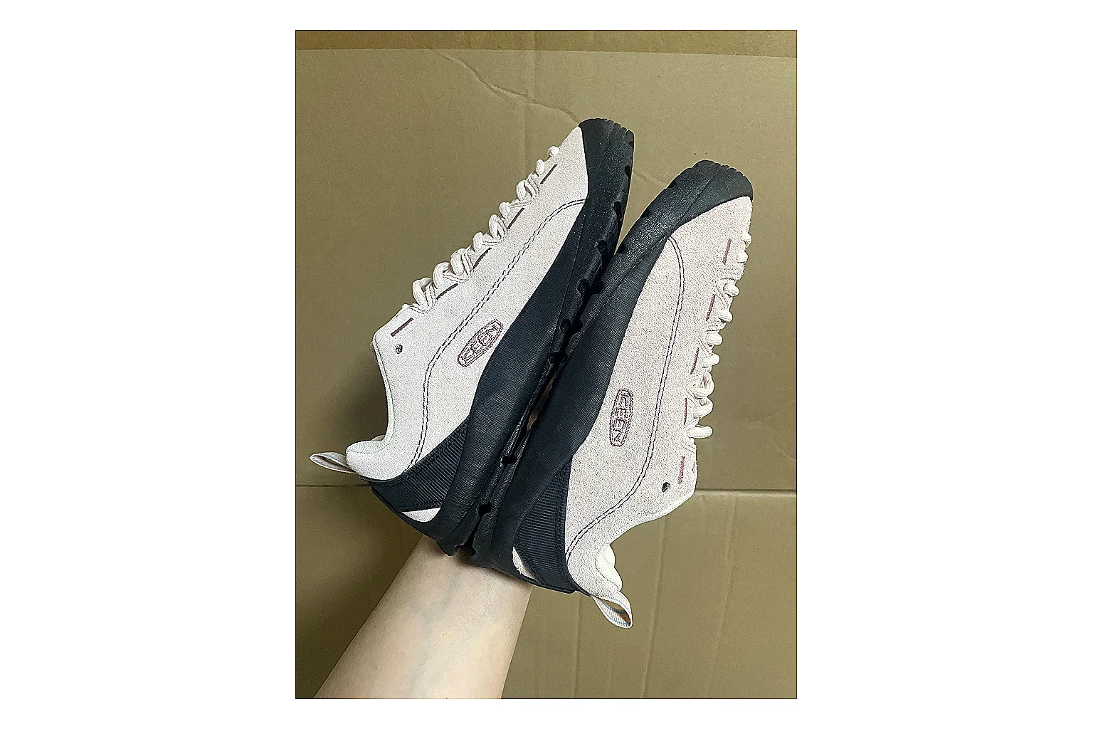 KEEN Jasper Runner White Purple QC reference photo showing white mesh-suede runner upper, purple accents, outdoor-runner shape, and trail-casual sole