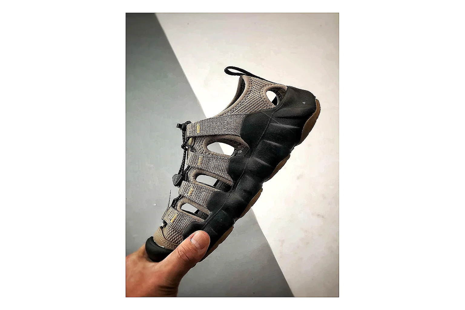 KEEN Jasper Sandal Black Brown QC reference photo showing black brown suede-mesh upper, outdoor sandal shape, protective toe area, and rugged trail sole