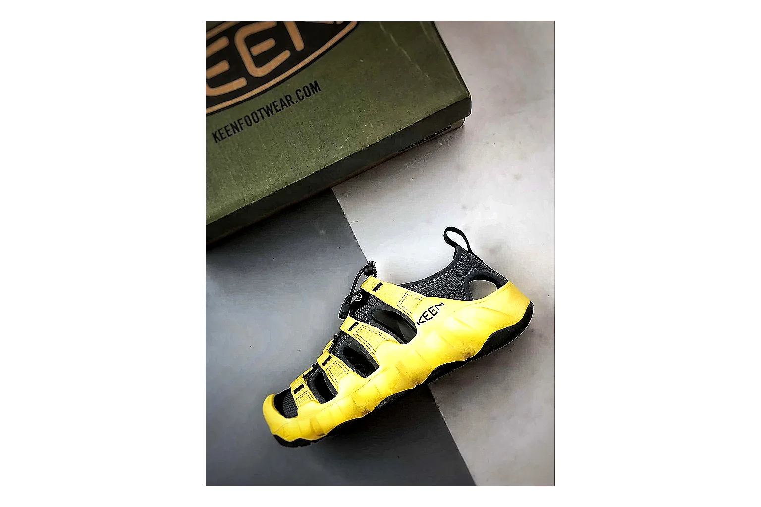 KEEN Jasper Sandal Yellow Black QC reference photo showing yellow black suede-mesh upper, protective sandal structure, outdoor toe coverage, and rugged sole thumbnail 6