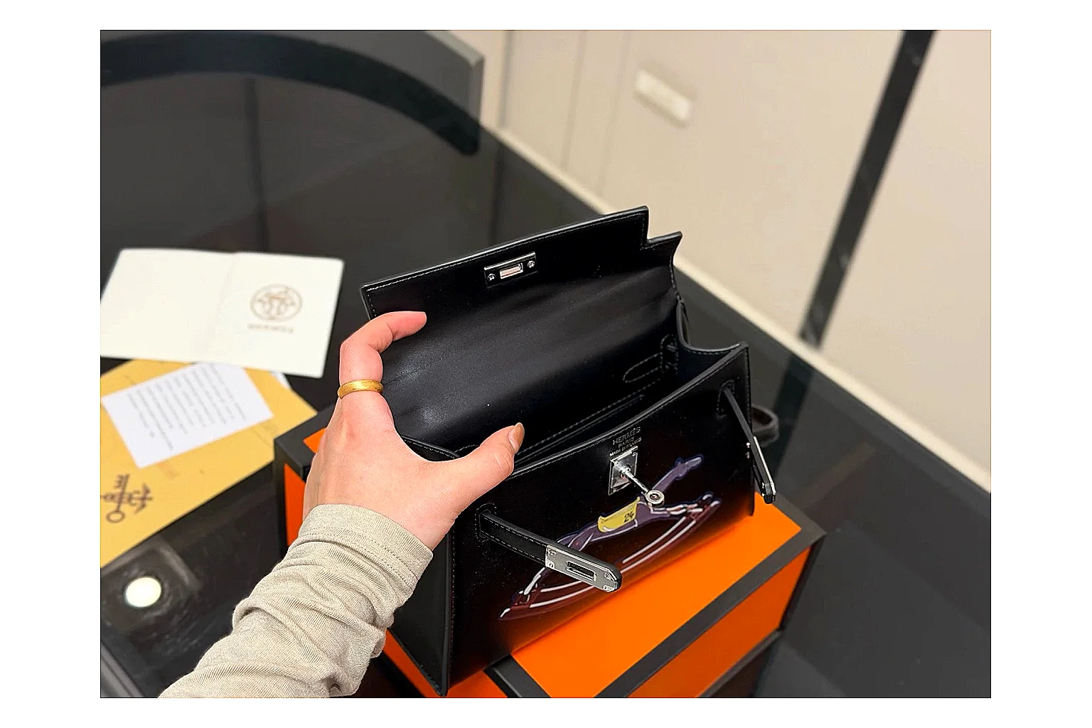 Louis Vuitton Wallet On Chain Black QC reference photo showing black leather compact wallet bag, chain strap, flap body, and neat luxury hardware thumbnail 3