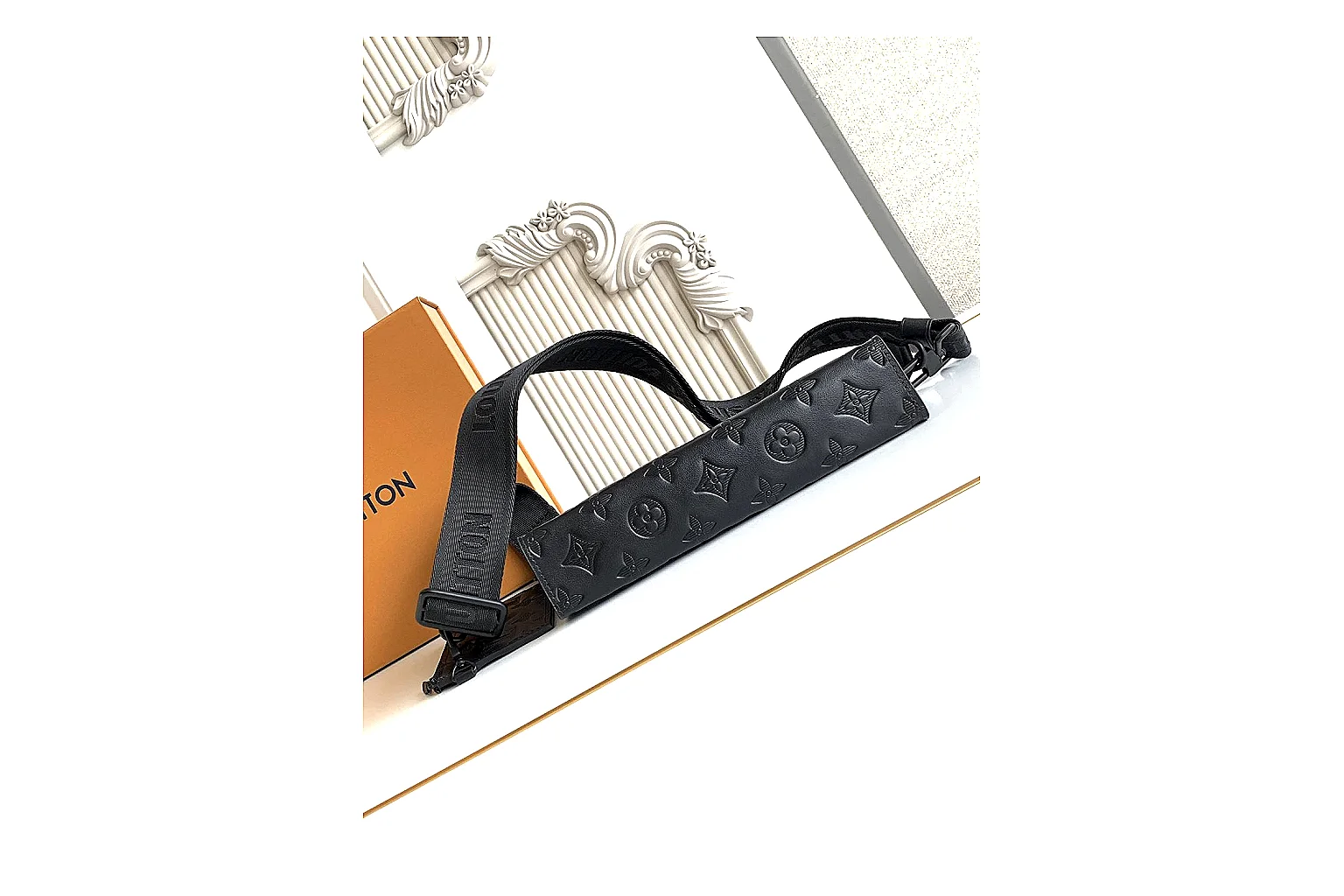 kakoqclab.com Louis Vuitton Black Monogram Tote Bag 0762 Black structured-tote product image thumbnail 2