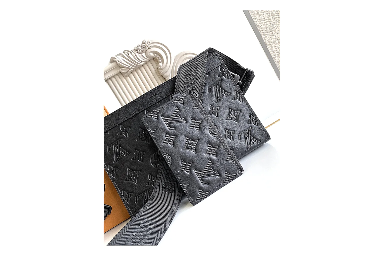 kakoqclab.com Louis Vuitton Black Monogram Tote Bag 0762 Black structured-tote product image thumbnail 3