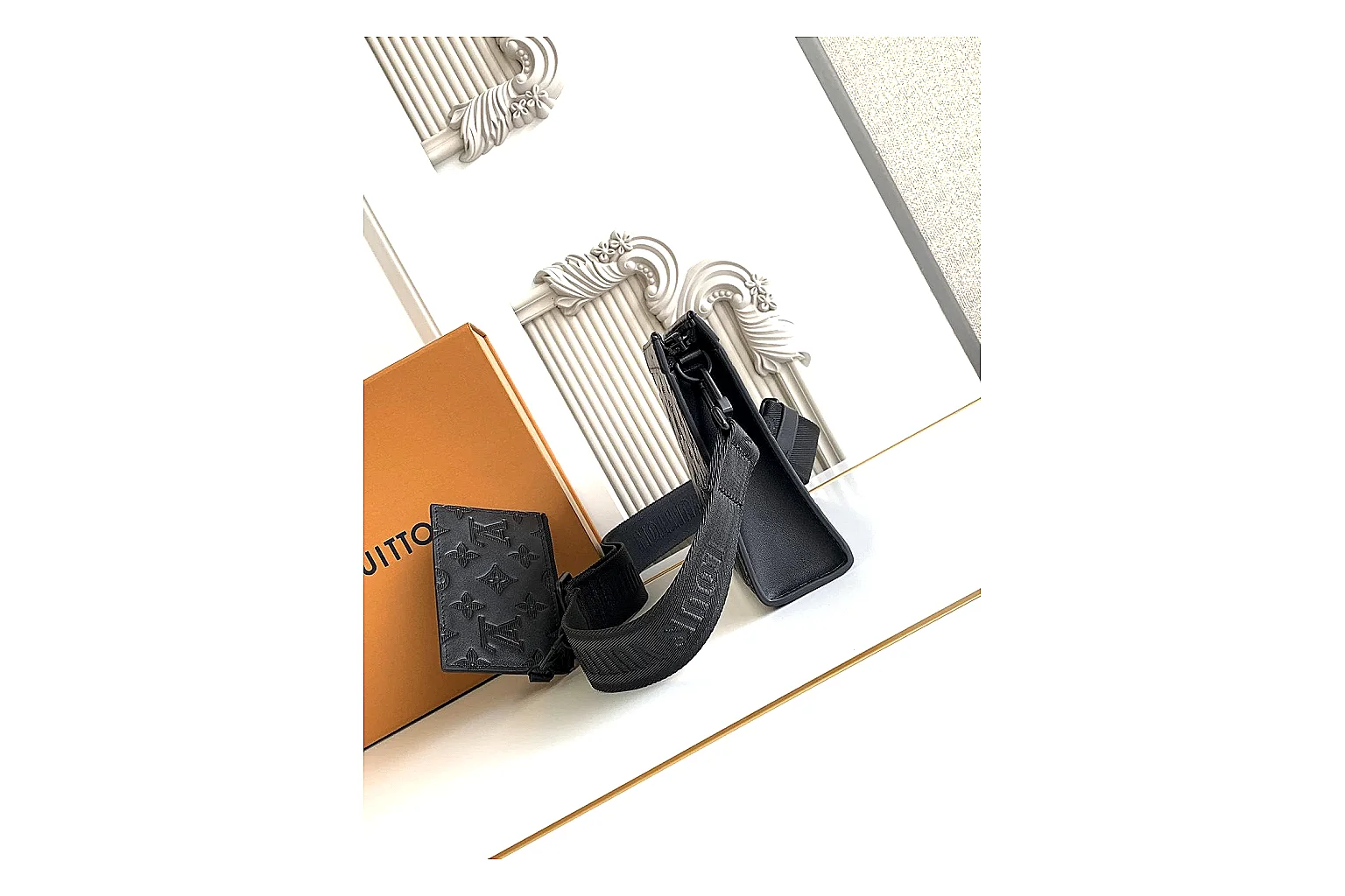 kakoqclab.com Louis Vuitton Black Monogram Tote Bag 0762 Black structured-tote product image thumbnail 5