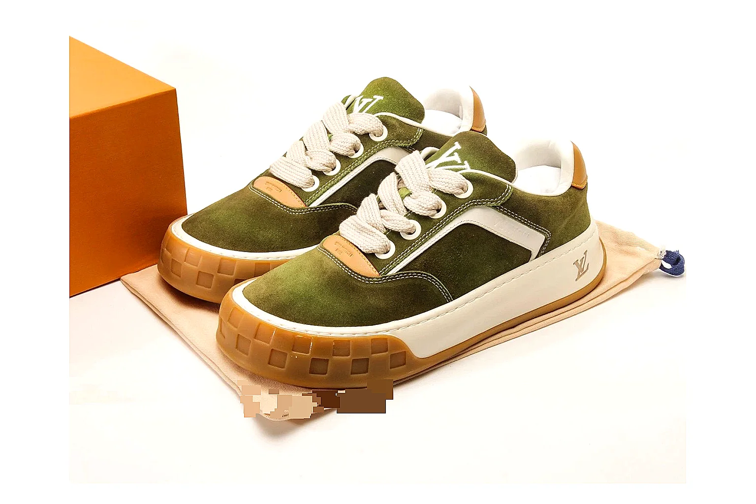 kakoqclab.com Louis Vuitton Skate Olive Gum QC photo checklist six-photo gallery thumbnail 2