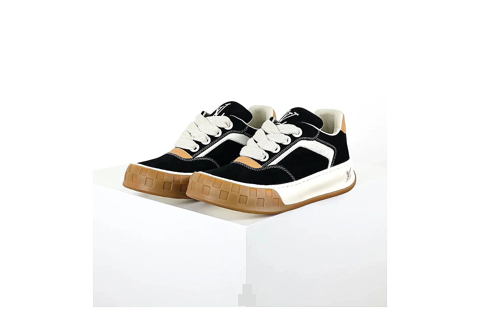 kakoqclab.com Louis Vuitton Trainer Black White Gum QC photo checklist six-photo gallery thumbnail 2