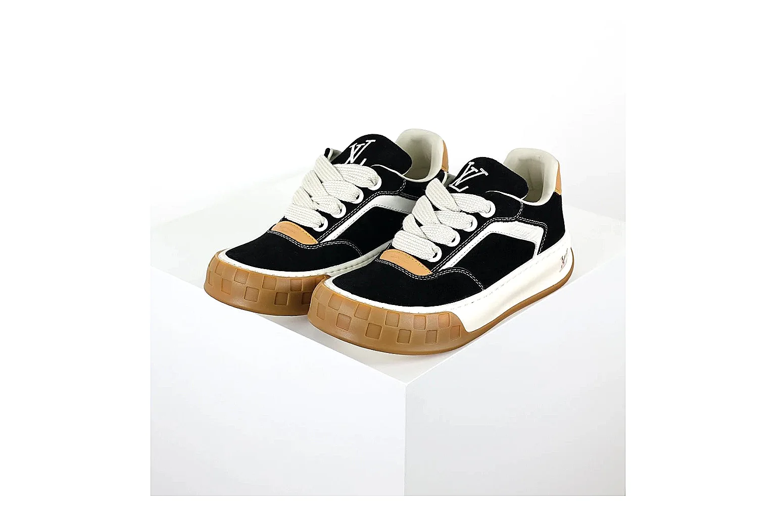 kakoqclab.com Louis Vuitton Trainer Black White Gum QC photo checklist six-photo gallery thumbnail 5