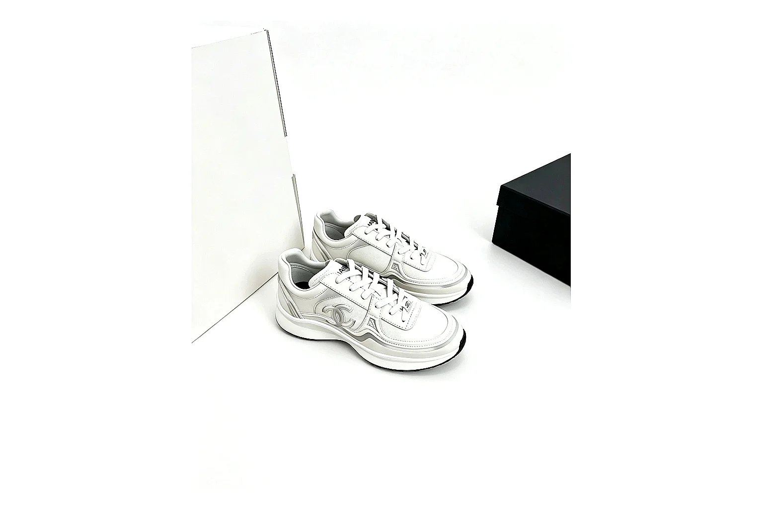 kakoqclab.com Miu Miu Runner Silver White QC photo checklist six-photo gallery thumbnail 2