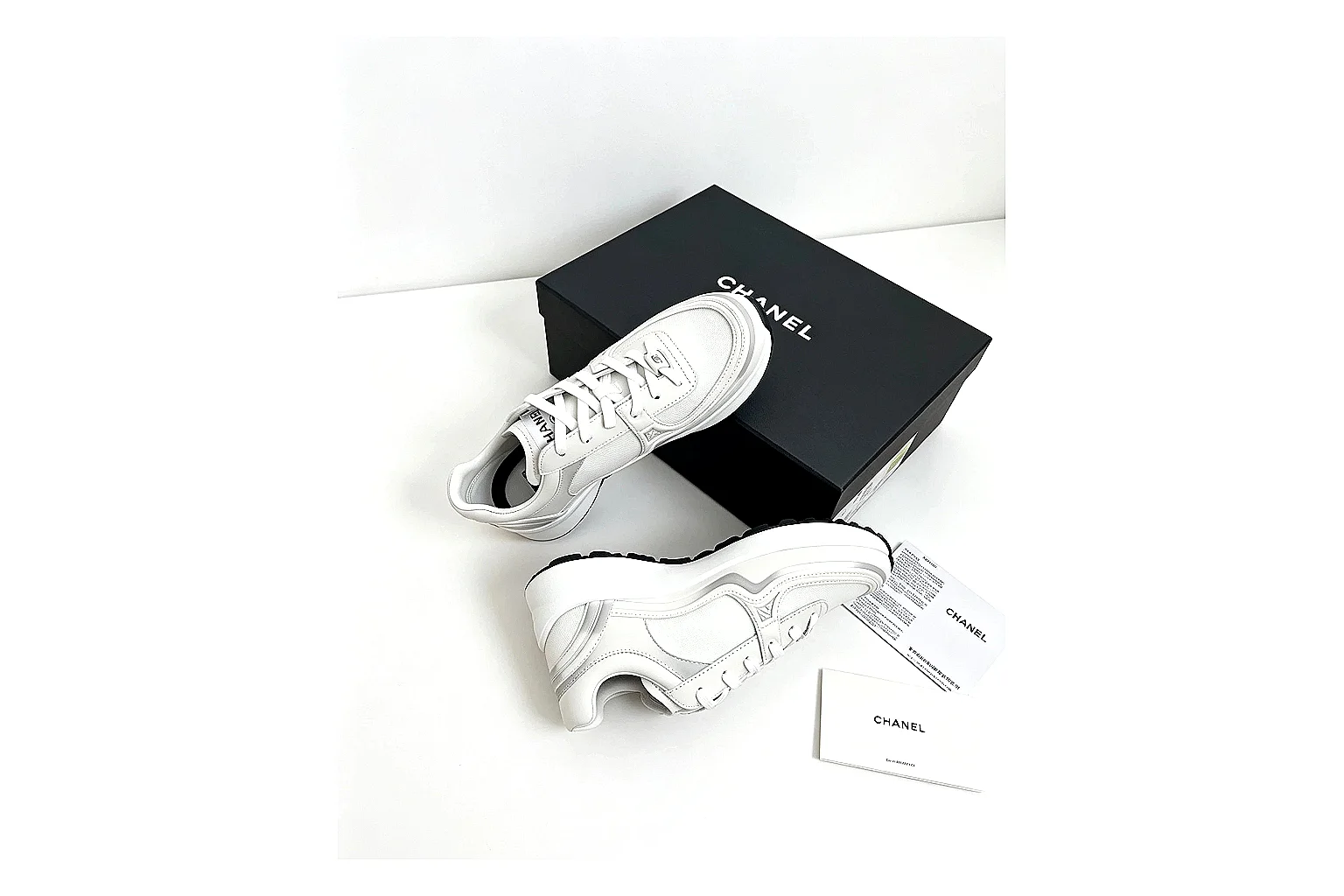 kakoqclab.com Miu Miu Runner Silver White QC photo checklist six-photo gallery thumbnail 3