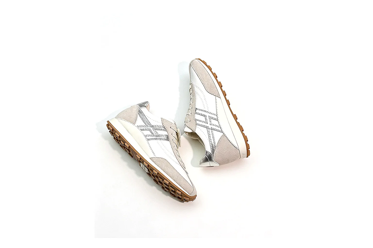 kakoqclab.com Miu Miu Vintage Runner Cream Silver QC photo checklist six-photo gallery thumbnail 4