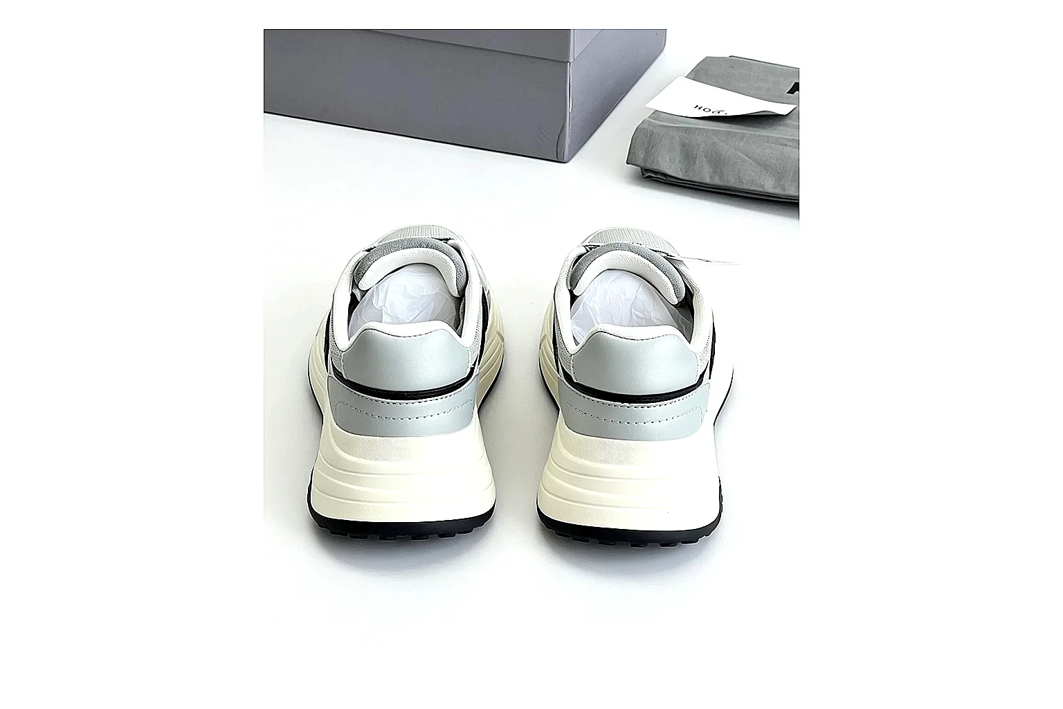kakoqclab.com Miu Miu Vintage Runner Silver Black QC photo checklist six-photo gallery thumbnail 4