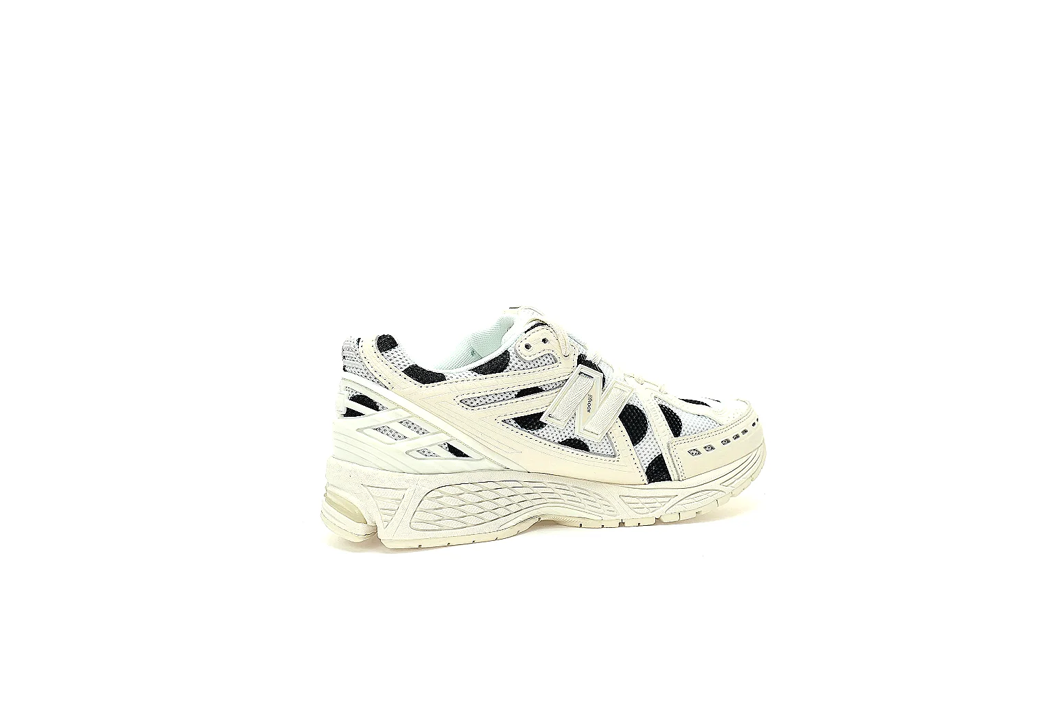New Balance 1906R six-angle QC gallery with side, top, outsole and paired views thumbnail 6