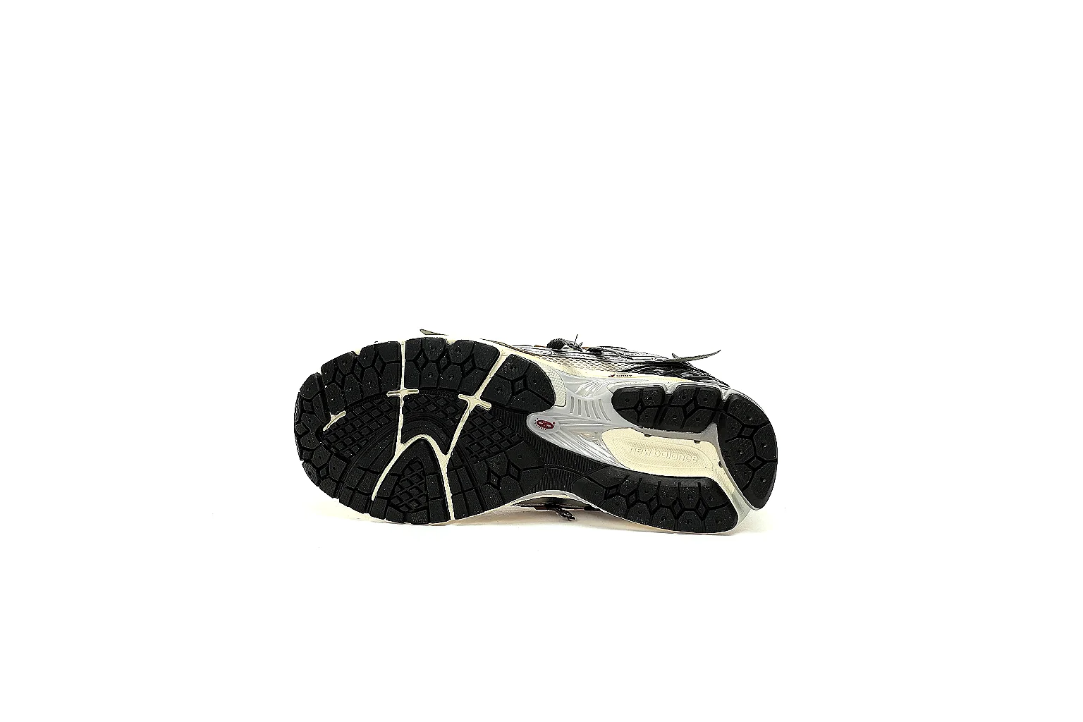 New Balance 1906R QC gallery showing outsole side top and paired front angles thumbnail 2