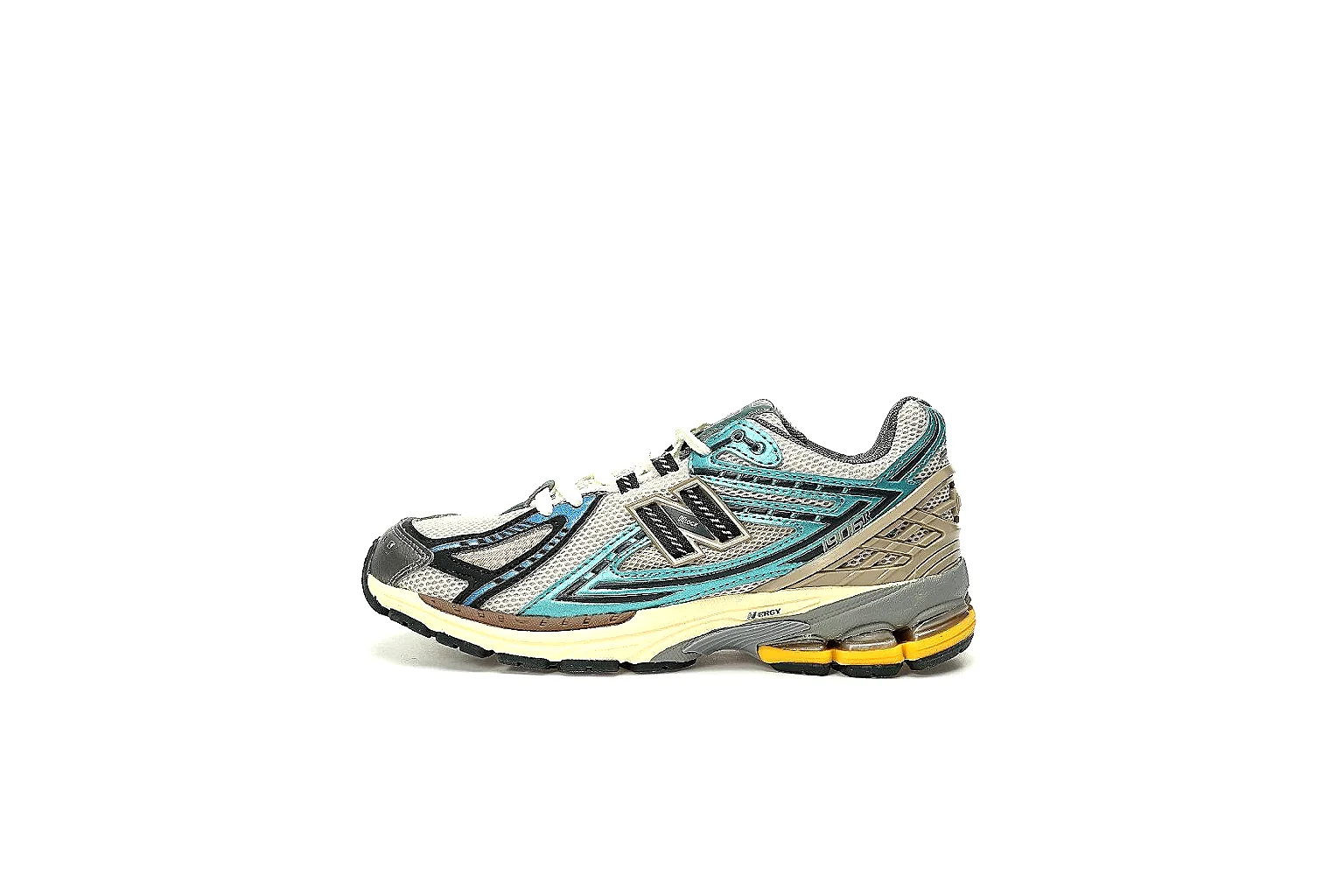 New Balance 1906R six-angle QC gallery for stitching, logo, mesh, heel and outsole checks thumbnail 2