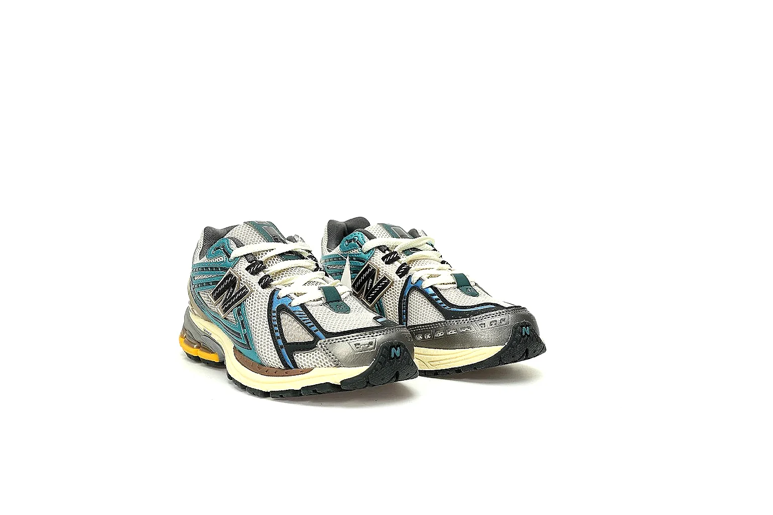 New Balance 1906R six-angle QC gallery for stitching, logo, mesh, heel and outsole checks thumbnail 4