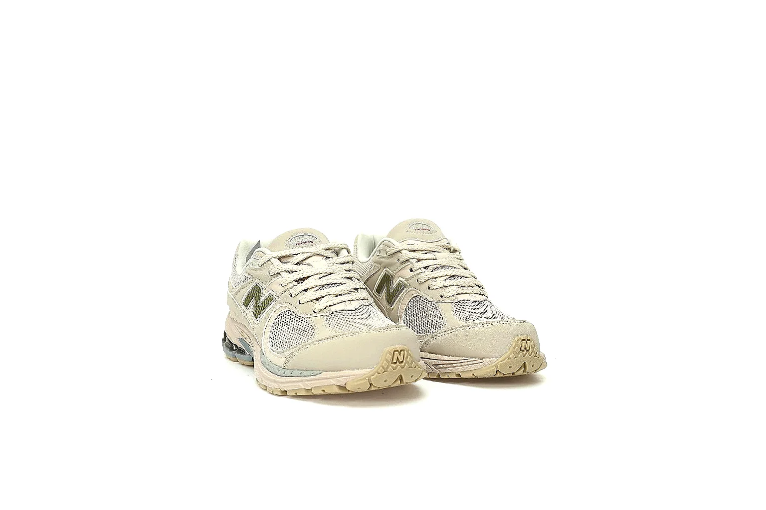New Balance 2002R cream QC gallery showing logos, mesh, overlays, heel units and outsole thumbnail 4