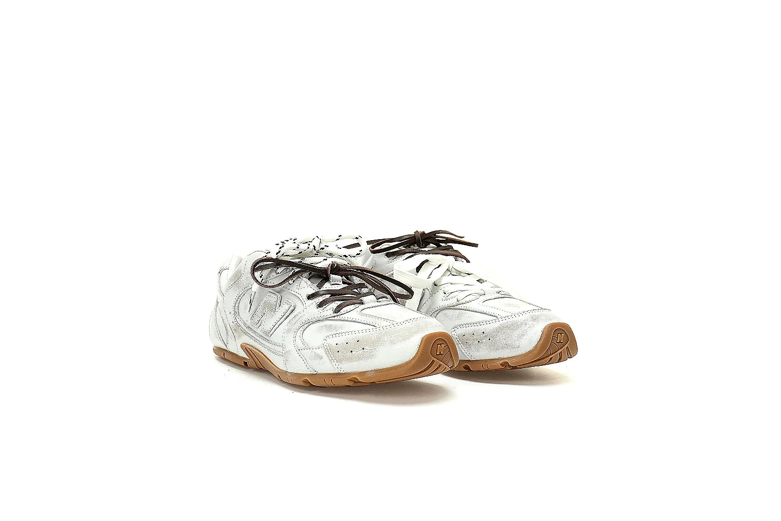 New Balance 204L six-angle QC gallery showing logos, panels, top and gum outsole thumbnail 4