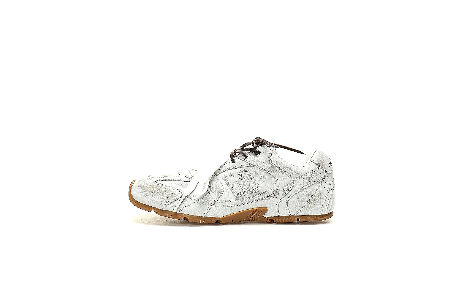 New Balance 204L six-angle QC gallery showing logos, panels, top and gum outsole thumbnail 5