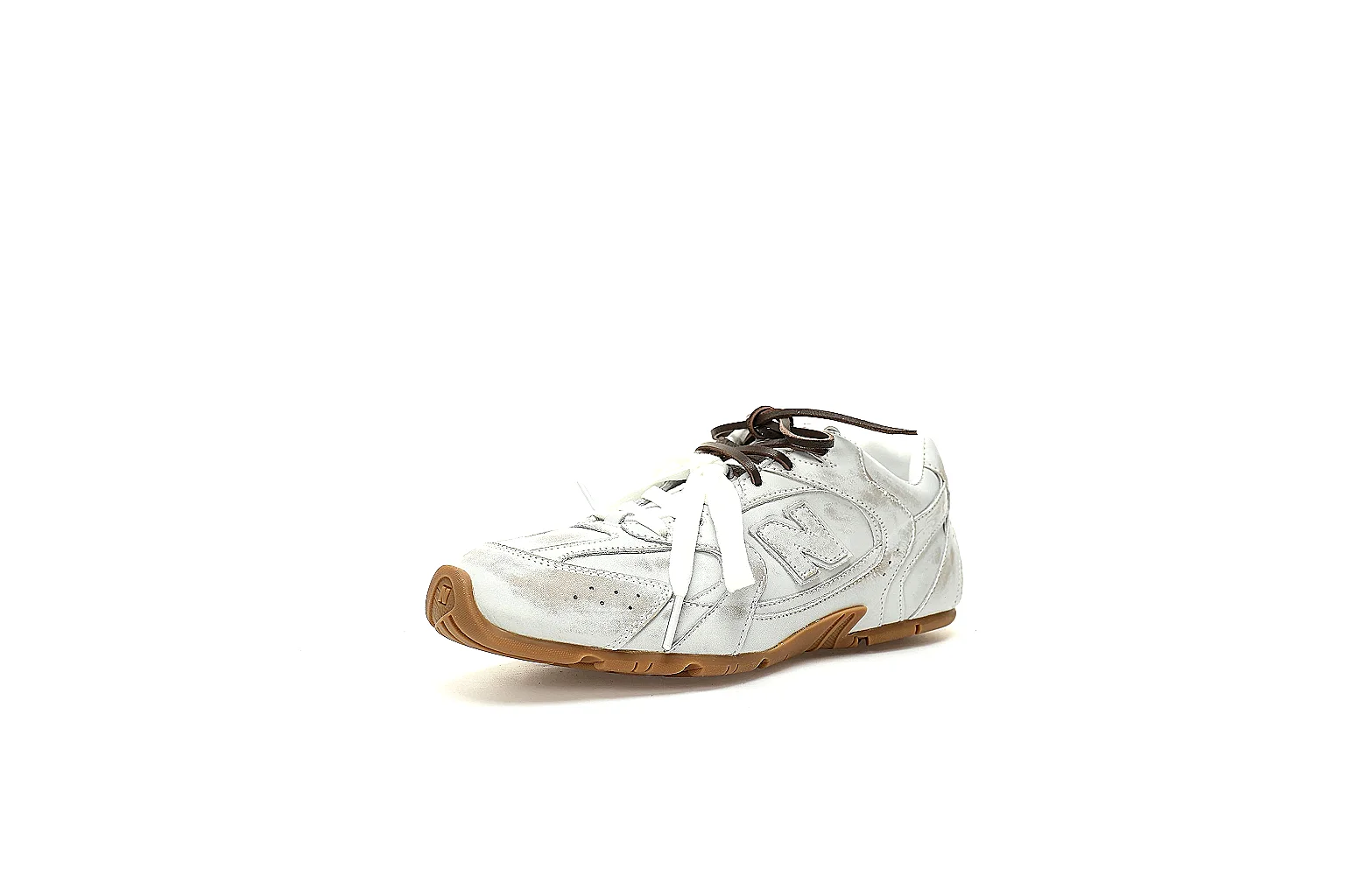New Balance 204L six-angle QC gallery showing logos, panels, top and gum outsole thumbnail 6