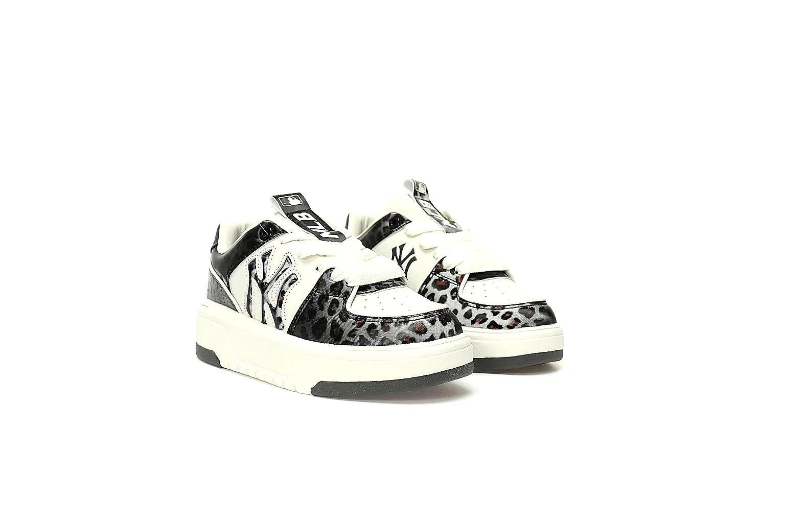 Kako QC Lab inspection photos for New Balance Black White Runner Sneaker thumbnail 4
