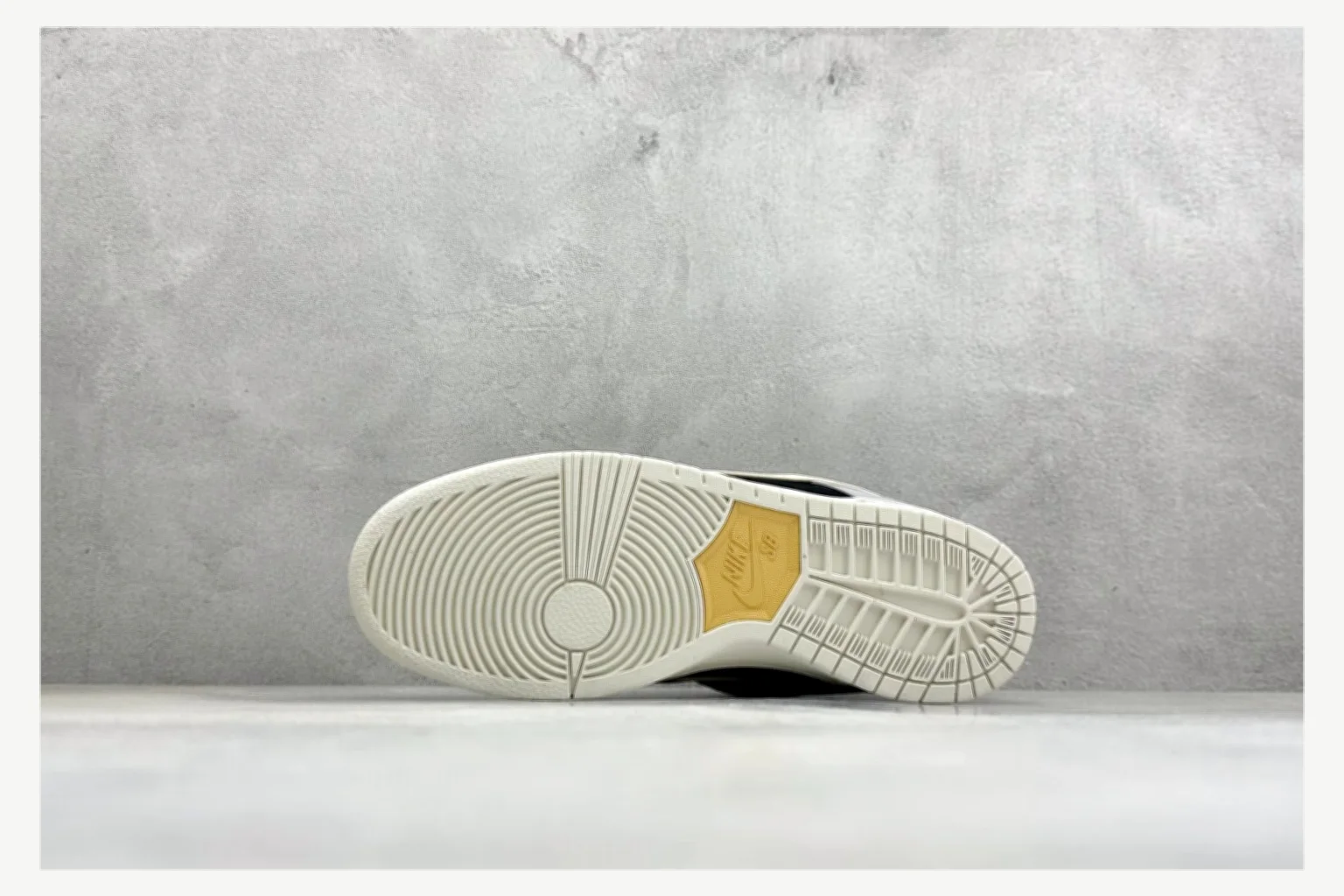 Nike Dunk Low Brown Cream Low Top QC photo reference SKU 1182167383 thumbnail 2