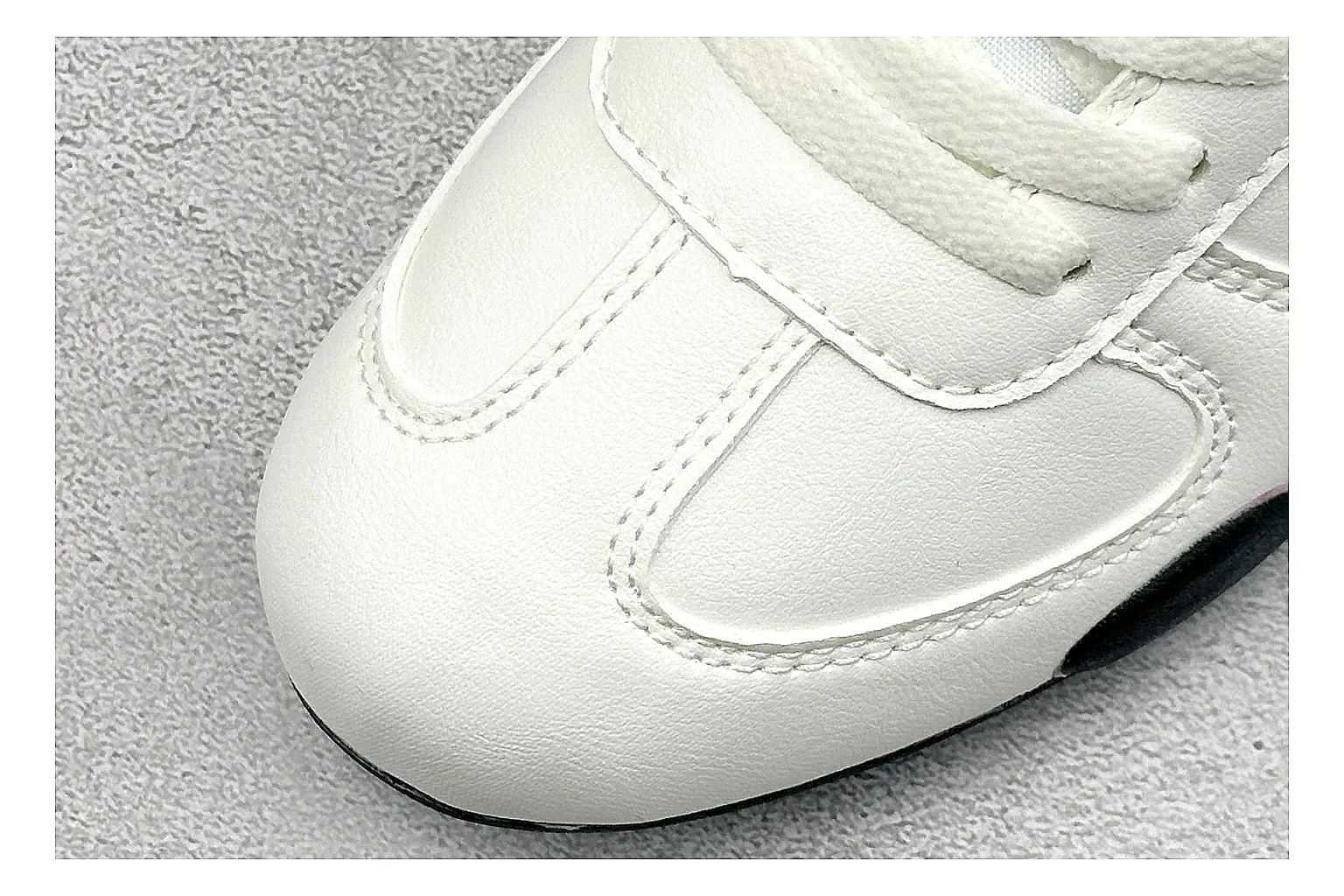 Nike Sprint Sister White Black QC reference photo showing white retro-runner upper, black Swoosh contrast, slim low-top profile, and light casual sole thumbnail 4