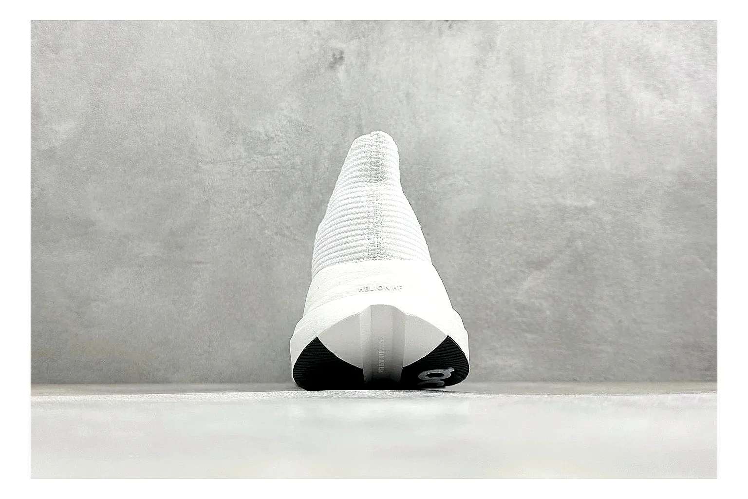 On Cloudboom White Lime QC reference photo showing white performance mesh, lime gradient accents, slim racing profile, and segmented CloudTec sole